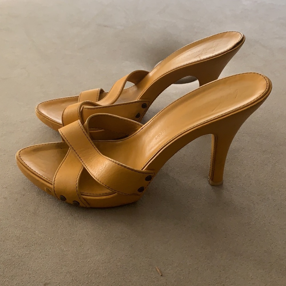 Yellow heels - Picture 3 of 8